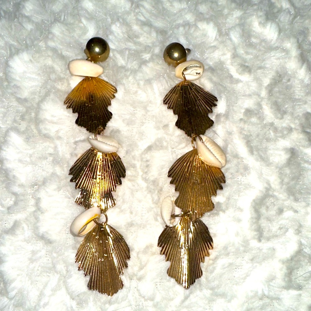 Gold seashell earrings
